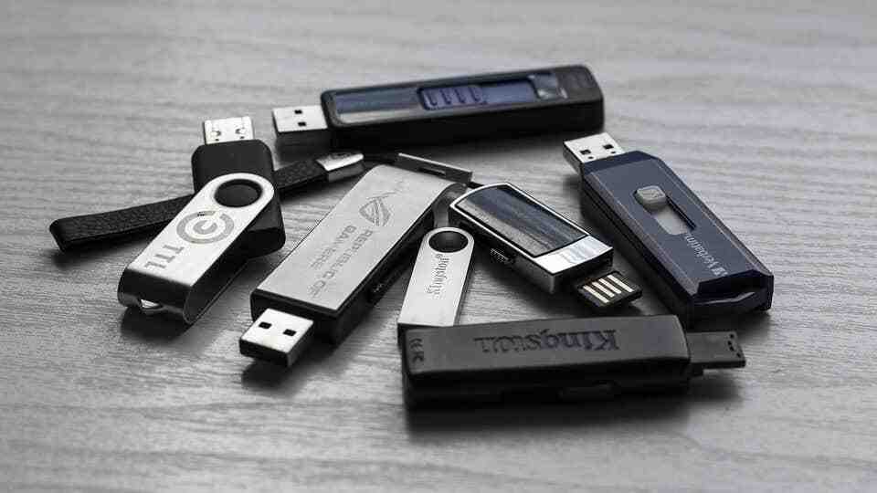 What is the best format for a USB drive?
